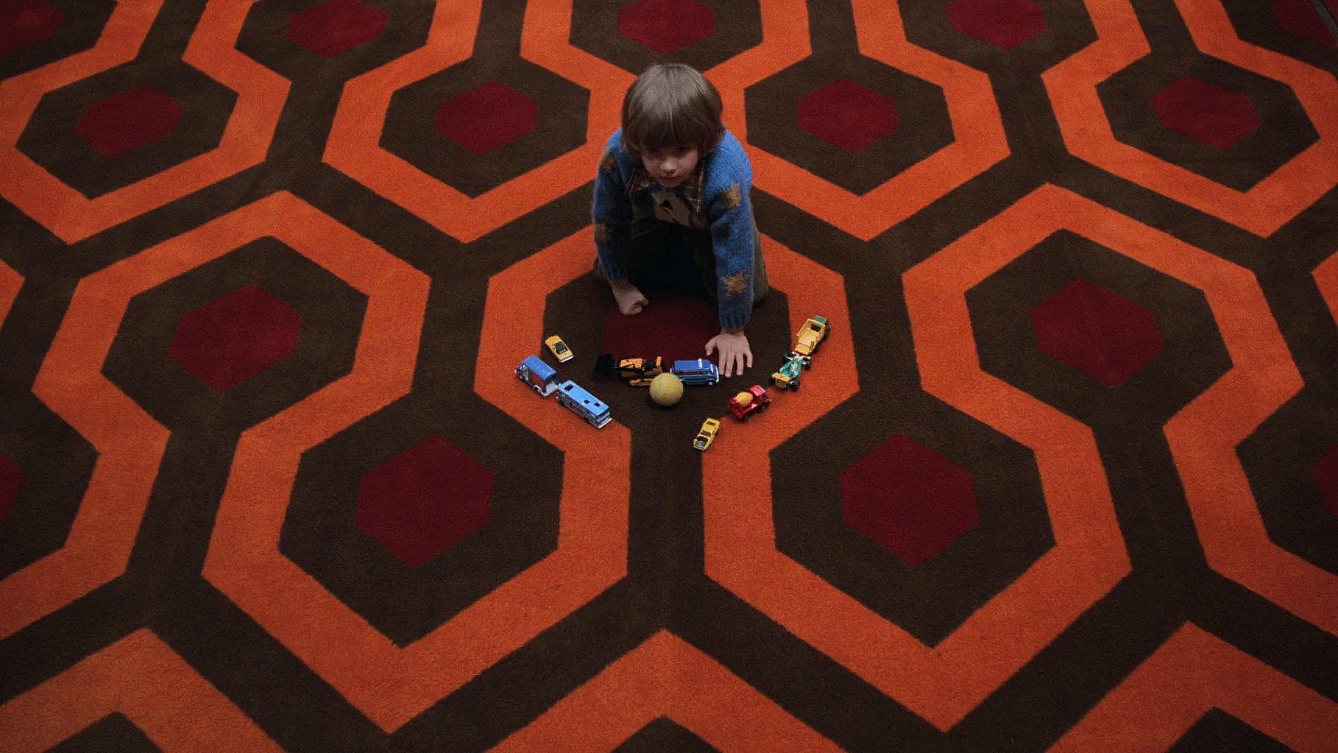 Como "O Iluminado" Destaca a Deterioração Gradual das Relações Familiares