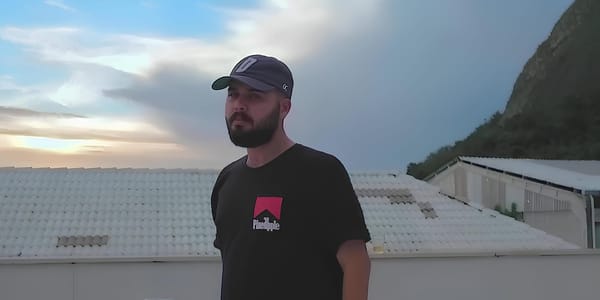 O fluxo enigmático de Makalister em Poetas no Topo 1