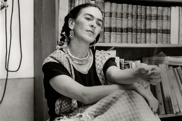 Como Frida Kahlo Transformou o Sofrimento em Arte